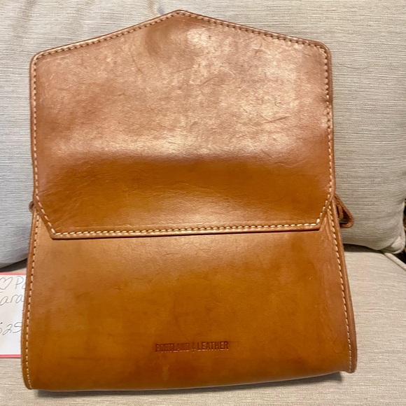 Portland Leather Astoria Crossbody Bag in Tan - Picture 5 of 8